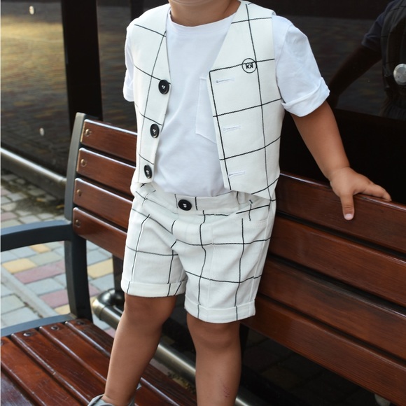 Infant set for boys size 12 months vest shorts and bow tie